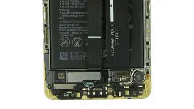 Huawei-Mate-9-Teardown-22-600x400 Copy