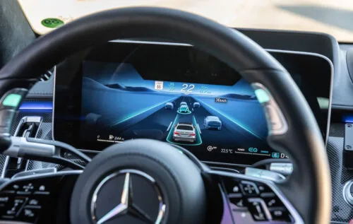 Autopilot Mercedesa weźmie na siebie odpowiedzialność za wypadki