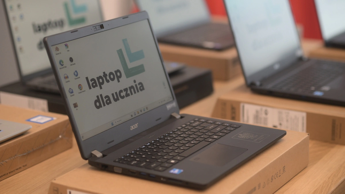 Do polskich szkół ruszają dostawy darmowych laptopów dla uczniów