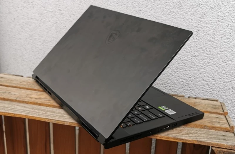 MSI GS66 Stealth 8