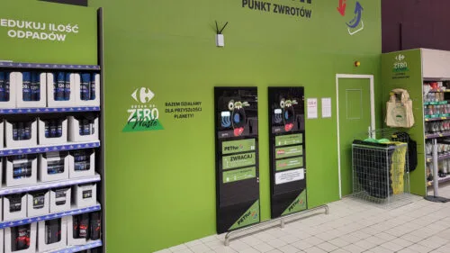 Carrefour zapłaci za zużyte opakowania. InPost stawia pierwsze automaty