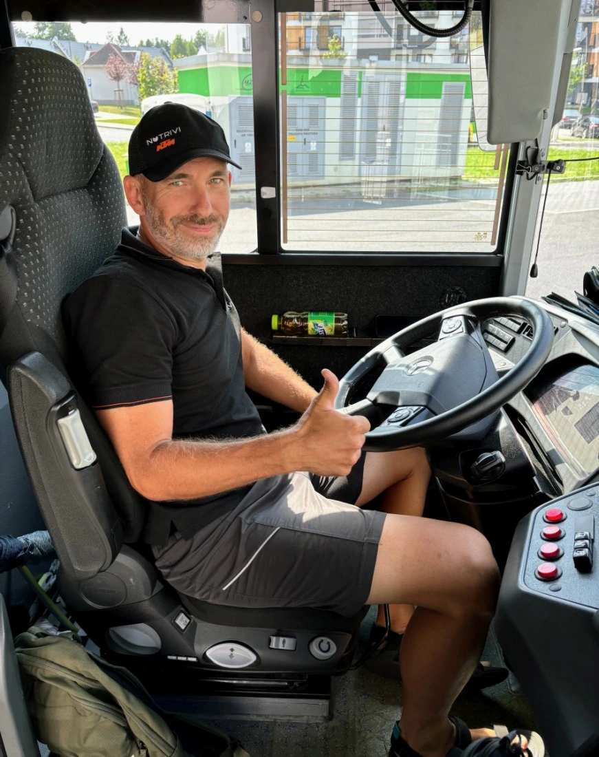 Krzysztof Fechner w autobusie MZK