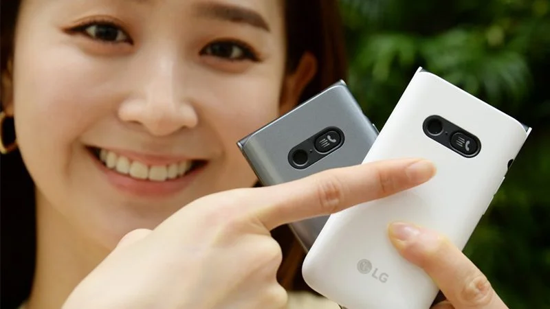 LG Folder 2 to nowy telefon komórkowy z klapką. Ładny jest tylko z zewnątrz