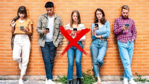 Zakaz korzystania ze smartfonów dla osób poniżej 16. roku życia