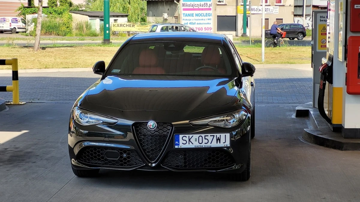 Nowe Alfa Romeo Giulia i Stelvio jednak spalinowe. Marka zmienia kierunek