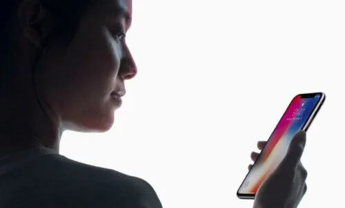 iPhone X ukryje Wasze powiadomienia wtedy, kiedy na smartfon spojrzy obca osoba