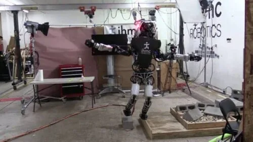 Niesamowite! Robot od Boston Dynamics potrafi zrobić salto (wideo)