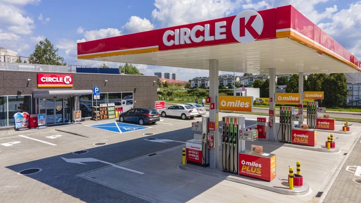 Circle K uruchamia wakacyjne zniżki na paliwo. Nawet 50 gr taniej na litrze