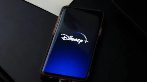 Disney+ wprowadza zakaz współdzielenia kont. Kto zapłaci więcej?