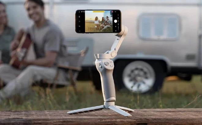 DJI prezentuje Osmo Mobile 4 – składany gimbal do smartfona