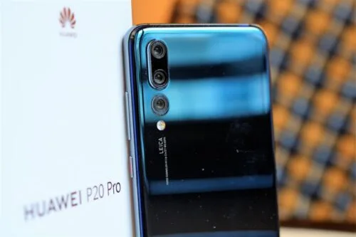 Huawei patentuje składanego smartfona z… zawiasem