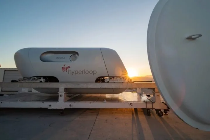 Stało się! Technologia Hyperloop doczekała się testu z udziałem załogi (wideo)