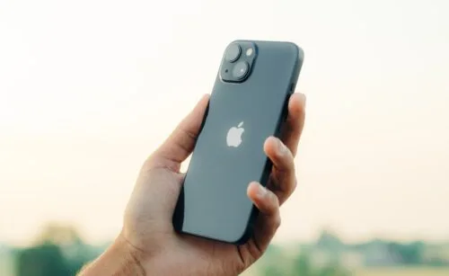 iPhone jest nudny. To dlaczego bije rekordy sprzedaży?