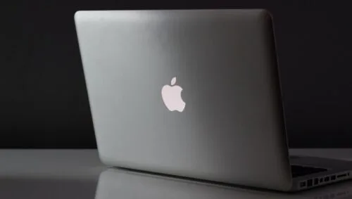 Ups. macOS Monterey psuje starsze MacBooki