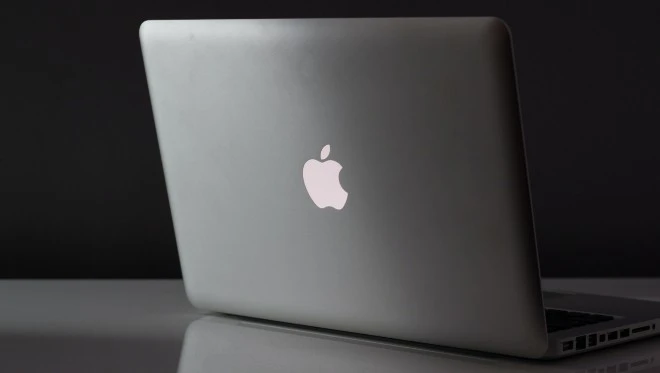 Ups. macOS Monterey psuje starsze MacBooki