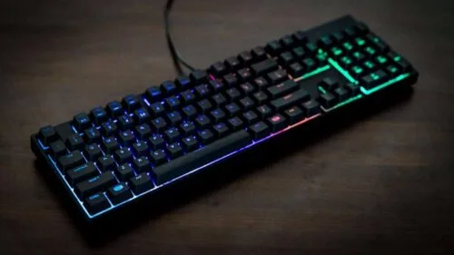 Cooler Master MasterKeys Lite L: tania klawiatura na hybrydowych przełącznikach