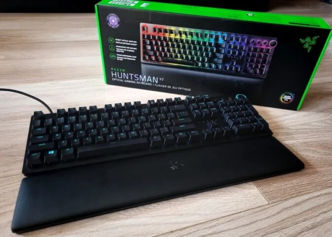 Razer Huntsman V2 – recenzja klawiatury dającej satysfakcję z klikania