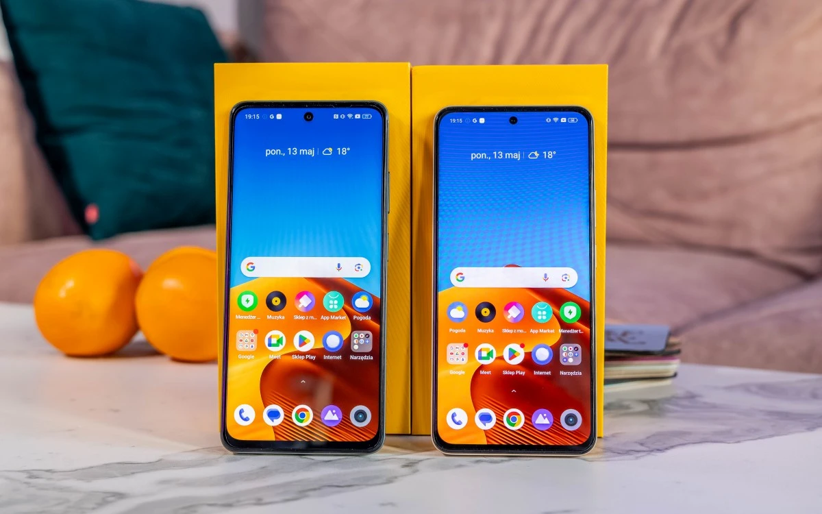 Realme 12+ 5G (po lewej) i Realme 12 5G (po prawej)