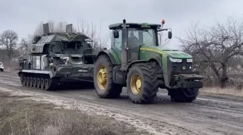 Rosjanie ukradli z Ukrainy pojazdy rolnicze. Ukraińcy zdalnie je unieruchomili