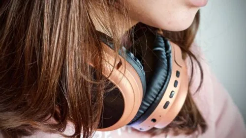 Jak wybrać idealne słuchawki bezprzewodowe – na co zwrócić uwagę?