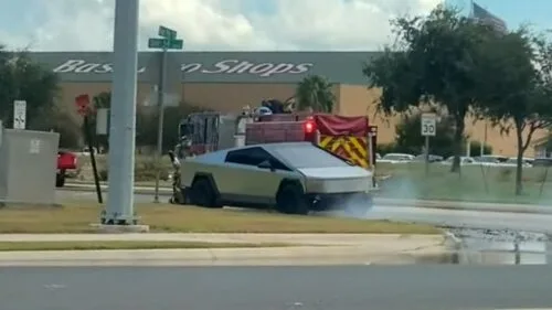 tesla cybertruck pożar hydrant