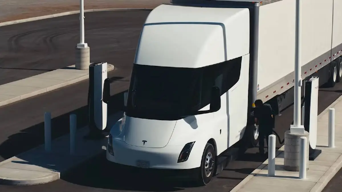 Tesla Semi spłonęła. Katastrofa z udziałem mitycznej ciężarówki