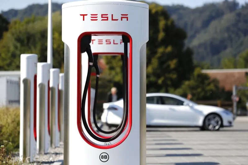 zakup samochodu elektrycznego tesla supercharger