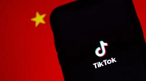 TikTok po cichu zmienia zasady. Pobierze Twój „odcisk” twarzy i głosu