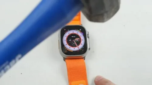 Chciał zniszczyć Apple Watch Ultra młotkiem. Zobacz co się stało