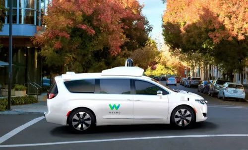 Autonomiczne auto Waymo ofiarą wypadku. Mimo wszystko, technologia nie jest doskonała