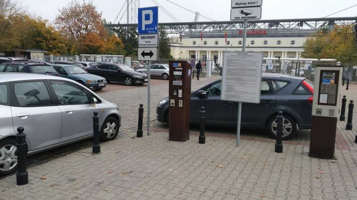 Zwrot pieniędzy za wezwania do opłaty parkingowej. Decyzja UOKiK