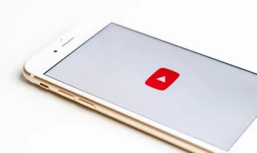 YouTube w tle bez konta premium. Jak to zrobić na iOS?