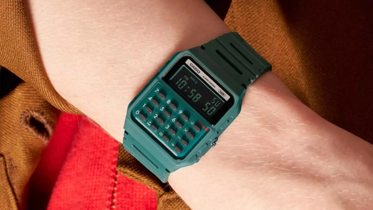 Kultowy zegarek Casio z kalkulatorem powraca w nowej wersji. Tak, stać Cię