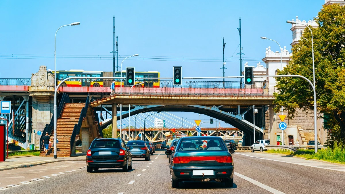 Zmiany w Strefie Czystego Transportu w Warszawie. Dobre i złe wieści